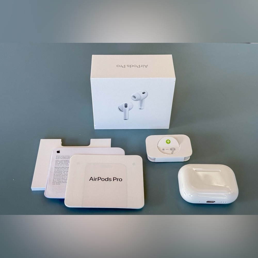 Apple AirPods Pro - Sleek White